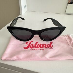 NWT* Island Sunglass Club ‘PARIS’ Black Cat Eye Sunglasses